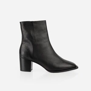 Poppy Barley front row boot in black size 7